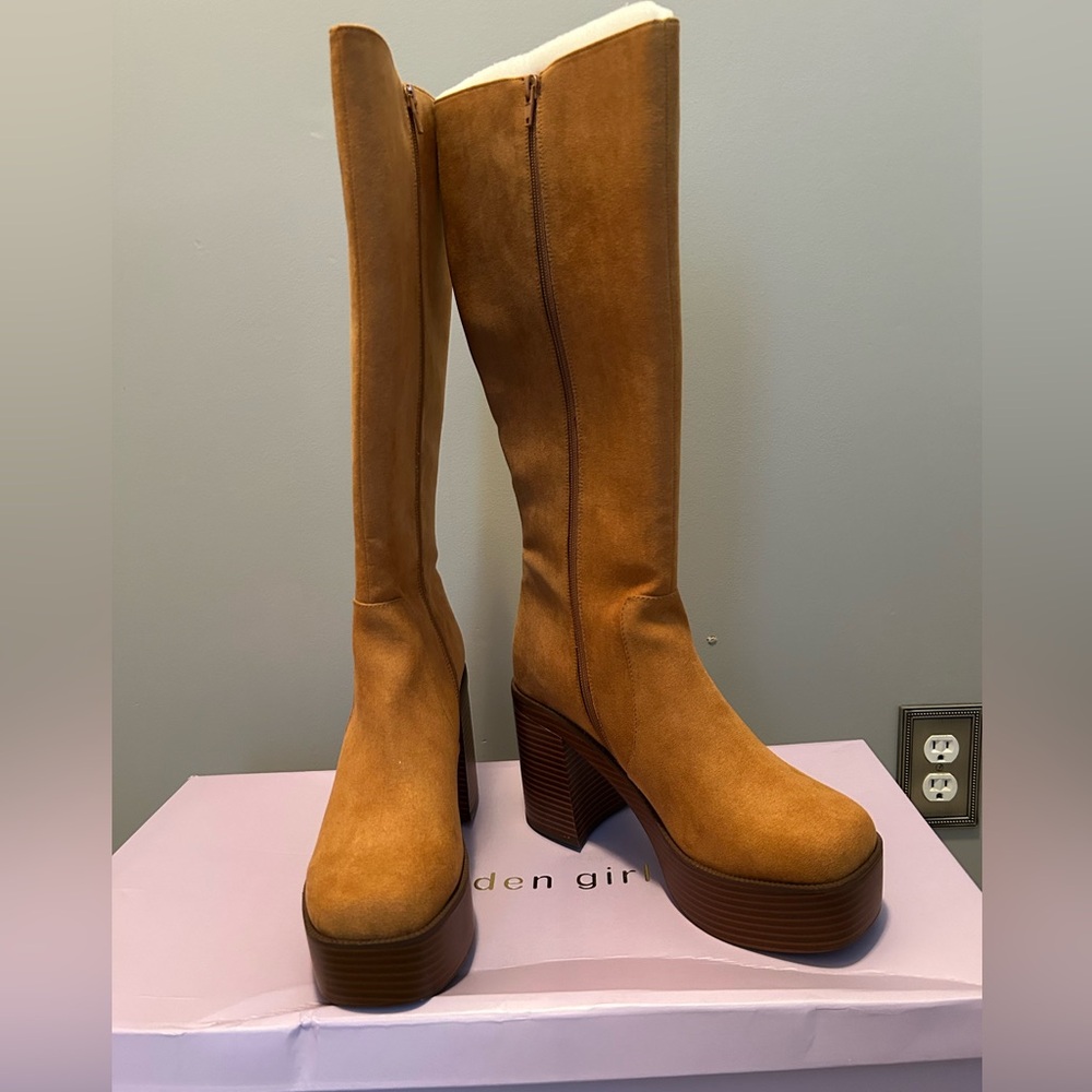 Madden Girl Tan Platform Boots NWT Size 10